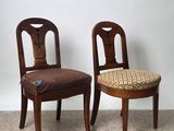 two chairs that are next to each other on the floor