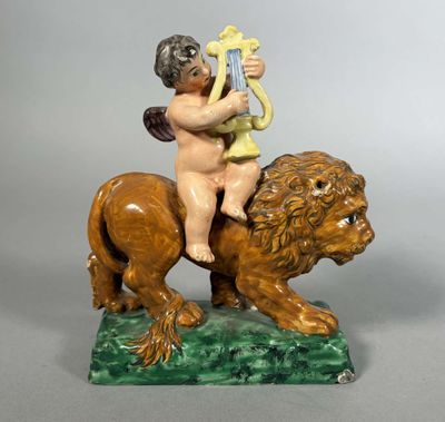 une image représentant une statue de Cupidon jouant de la harpe, perché sur le dos d'un lion