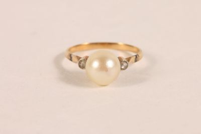 Bague en or jaune 750 ‰ sertie d'une perle de culture épaulé… - Photo 1