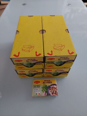 lot de 80 paquets de 8 bouillons KUB MAGGI Ail et Persil dat…