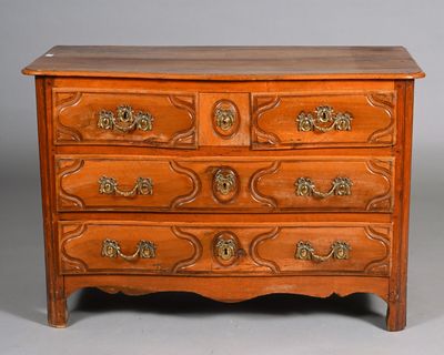 une image d'une commode en bois avec des poignées en laiton