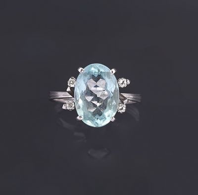 Bague ovale en aigue-marine et diamants