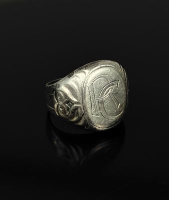 Bague chevalière en argent 835 millièmes ornée en son centre…