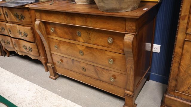 Commode droite ouvrant à 4 tiroirs, montants consoles, 19ème . H ...
