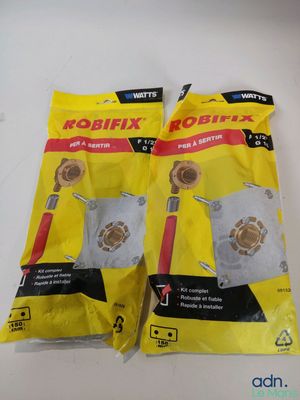 Deux sacs de Robfix sont posés sur une table