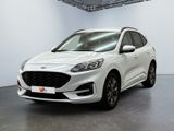 Une Ford Kuga blanche est garée dans une grande pièce