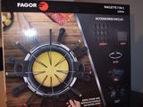 une image représentant une boîte contenant une horloge
