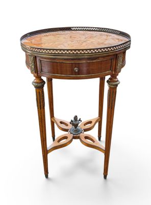 une image d'une table avec un plateau en marbre sur un fond blanc