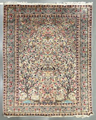 INDE, Srinagar, Kashmir. Grand tapis en laine et soie à déco…