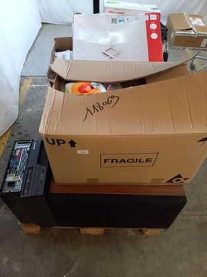 un carton posé sur un autre carton, lui-même posé sur une palette