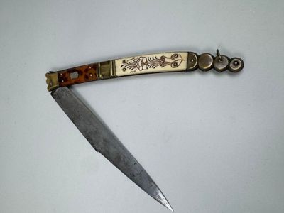 a knife that is laying on top of a table