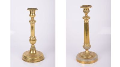 paire de chandeliers anciens en laiton sur base en marbre