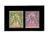 deux timbres différents, de couleurs différentes, sur fond noir