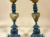 paire de bougeoirs bleus et dorés ornés d'oiseaux