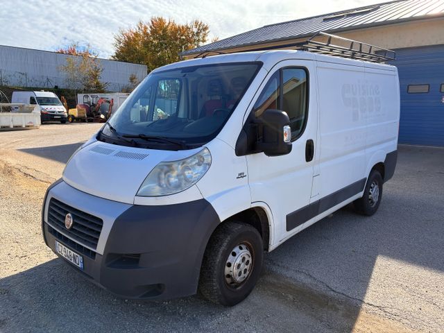 Véhicule utilitaire Fiat Ducato, immatriculé CZ-948-ND, 1ère mise...