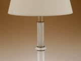 une image d'une lampe de table avec un abat-jour blanc