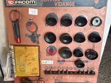 une photo d'une photo d'un tableau de service et de maintenance