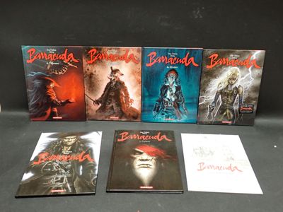Plusieurs livres sont alignés sur une table devant un fond noir.