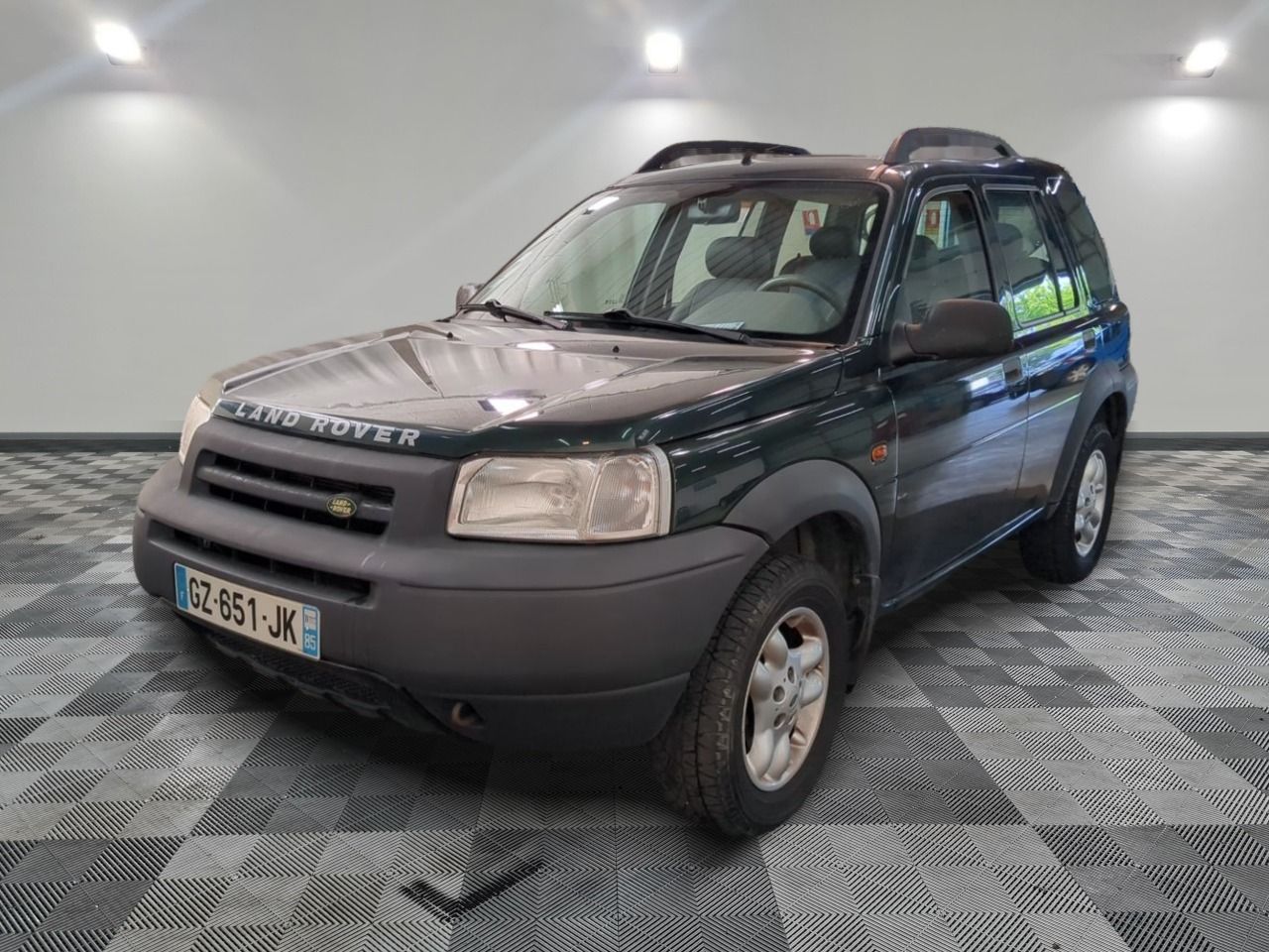 LAND ROVER - FREELANDER 2.5 V6 SE A - ES - Mise en service: 21/08/2001 - Vente sur désignation - échappement très bru...