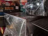une boîte de nourriture posée sur une étagère dans un magasin