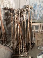 Lot de 21 barres de rampe d'escalier en fonte. (photo 5)