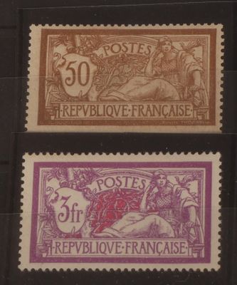 deux timbres français différents représentant une femme et un homme