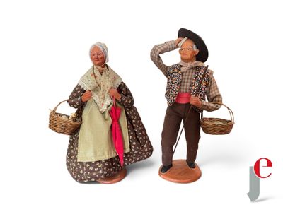 deux figurines d'un homme et d'une femme debout l'un à côté de l'autre