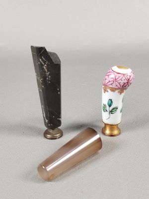 two vases that are next to each other on a table