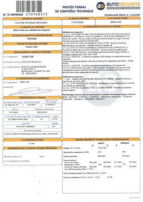 gros plan d'une feuille de papier portant un code-barres