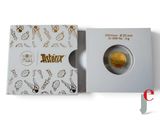 l'image d'une pièce d'or dans un écrin blanc sur fond blanc