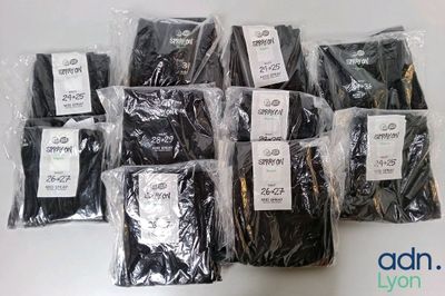 Lot de 10 jeans - CHEAP MONDAY - SPRAY ON - Tailles 24-25/26…