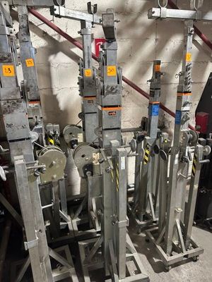 a lot of machines that are sitting in a room