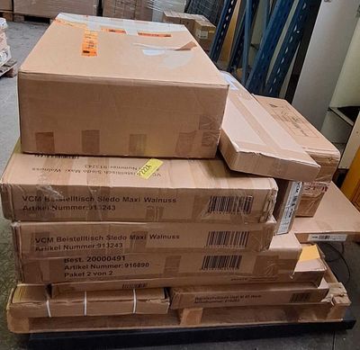 93 / Lot divers d'environ 150 kg de meubles de marque V…