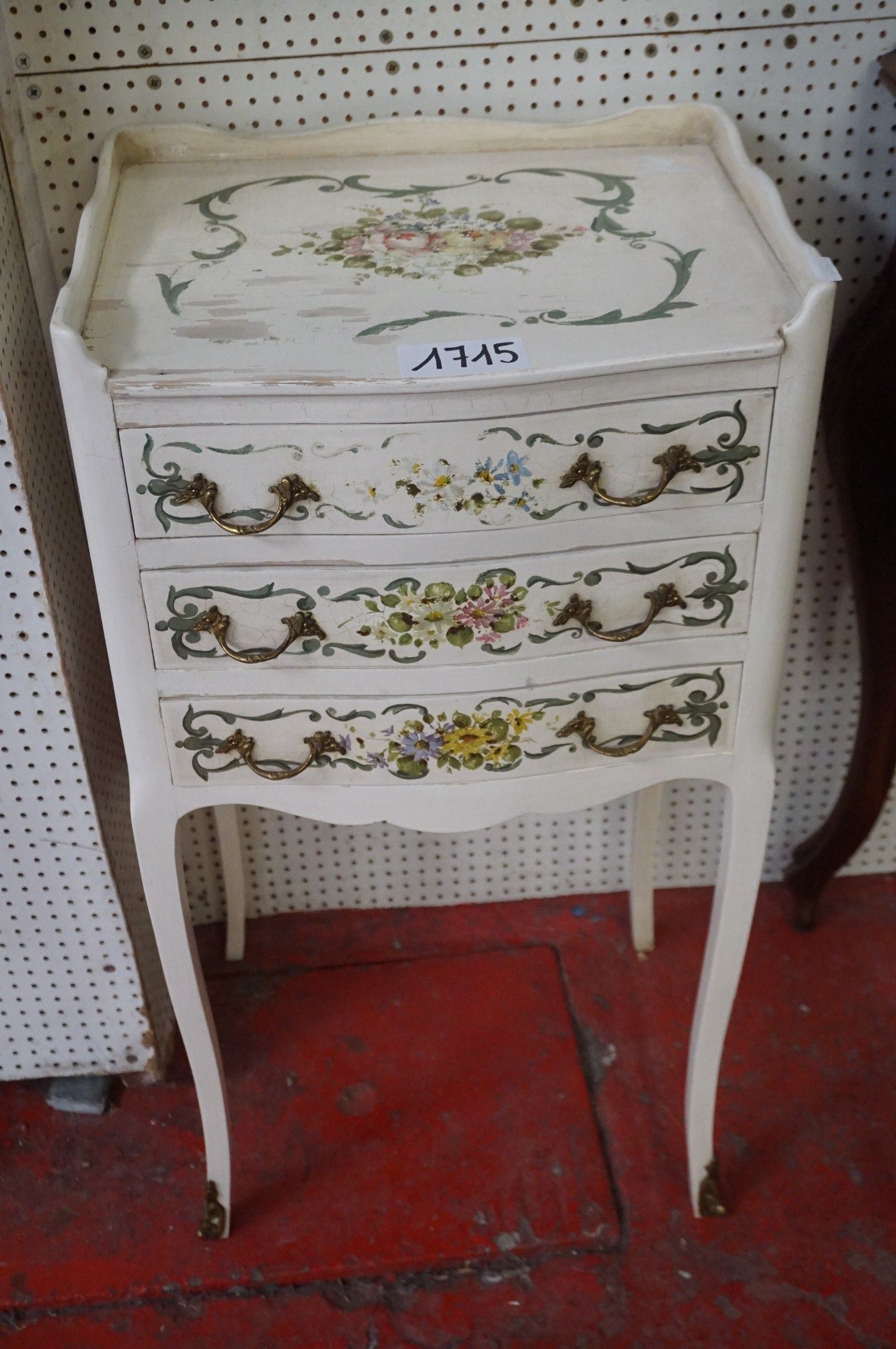 petite commode polychrome de style Louis XV - motifs floraux…