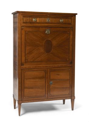 SECRETAIRE à abattant en merisier et placage de noyer, marqu…