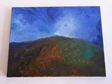 une peinture à l'huile représentant une montagne avec un ciel bleu en arrière-plan