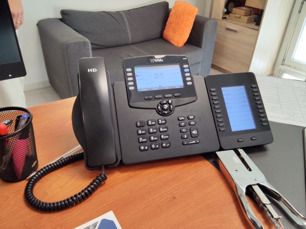 2 postes tel wildox chez locam