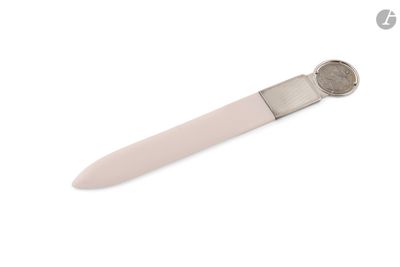 ITALIE A PARTIR DE 1949 Dans son écrin coupe papier en argen…