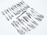 a lot of forks and spoons that are arranged in a circle