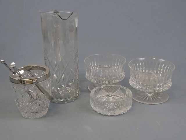 Lot de cristal : pichet, seau à glaçons ( égrenure) avec pince et...