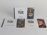 trois livres posés sur une table