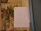 un morceau de papier sur lequel figure un dessin