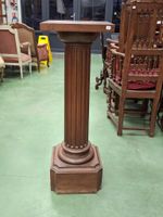 Colonne sellette en noyer,e fût à décor de cannelure, le pla… (photo 6)