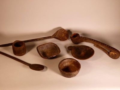 NEPAL et INDE. Bois, patine d’usage.