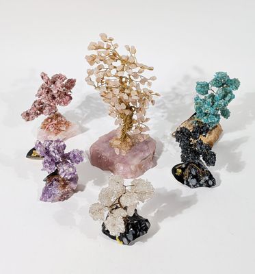 Ensemble de 6 arbres de vie en quartz rose, hématite, Amazon…