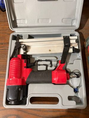 une agrafeuse pneumatique PC90980 - visite le 16 mars de 8h30 à 9h - r - Photo 1