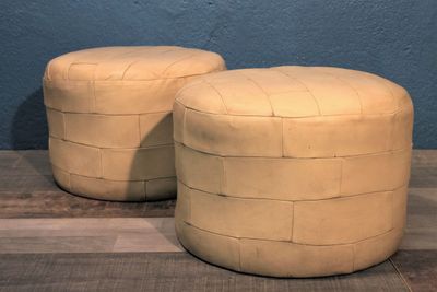 Dans le goût de DE SEDE Team Paire de tabourets pouf en cuir crème à m - Photo 1