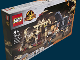une boîte contenant un ensemble Lego Jurassic