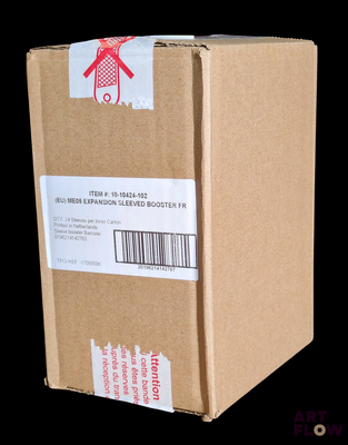 une boîte en carton sur laquelle est collé un autocollant