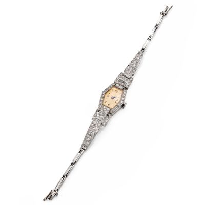 ANONYME Montre bracelet de dame en platine et diamants